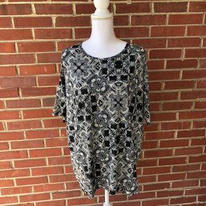 4/$10 SALE LULAROE irma paisley black and white